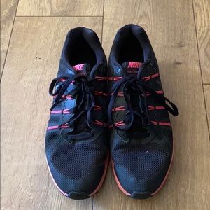 comfy athletic shoes, good condition, barely used